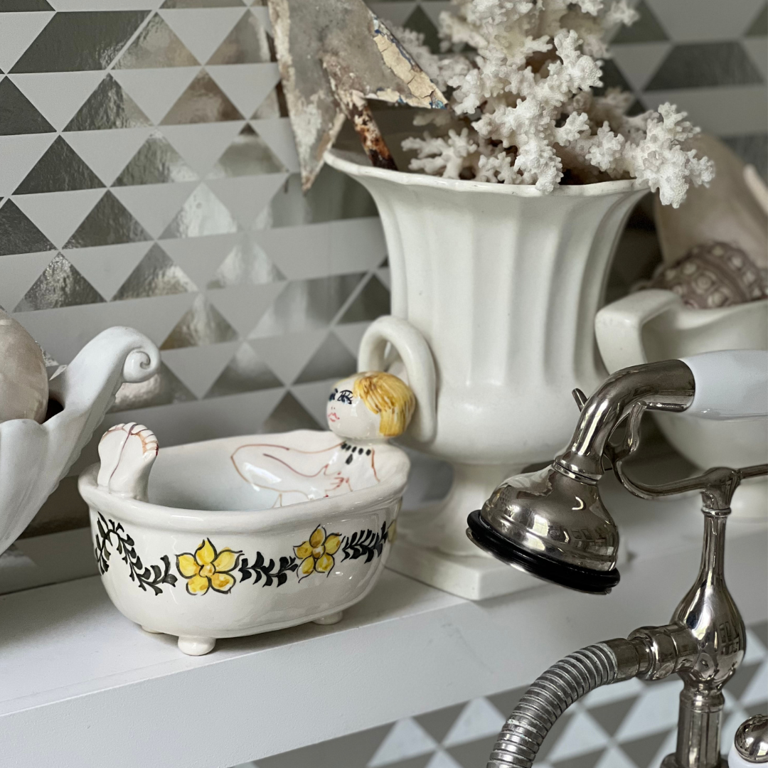 Pair of Michelangelo & Bianca Bath Soap Dishes